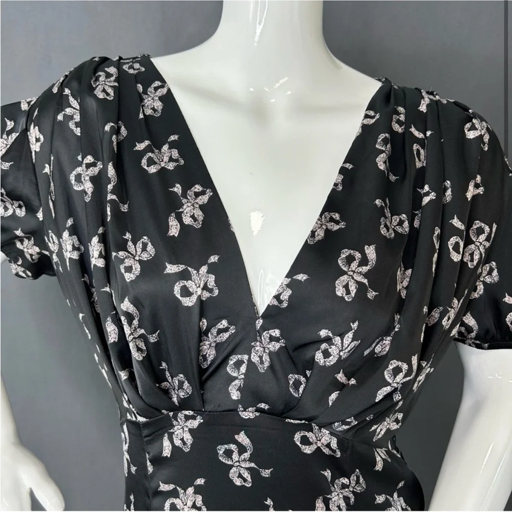 Betsey Johnson Classic Bow Print A-Line Satin Midi Dress in size 10 - Picture 5 of 5